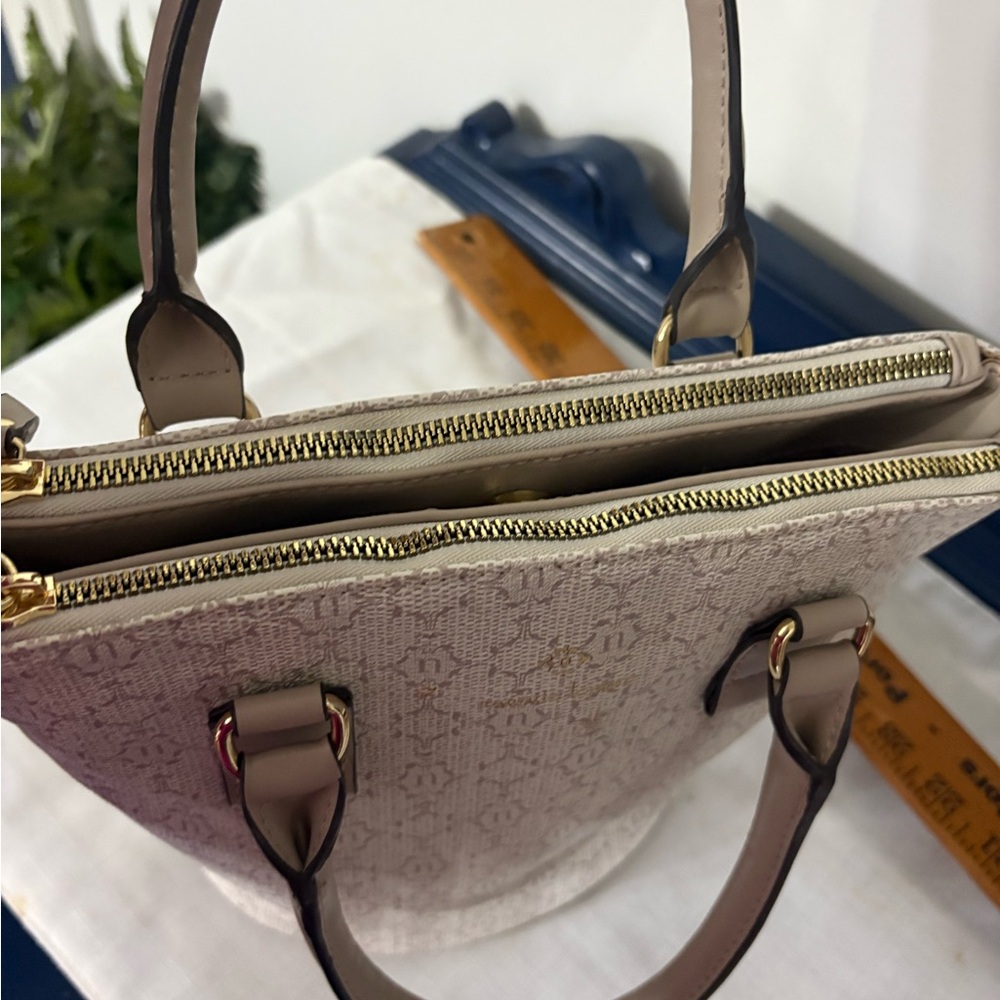 Nanette Lepore Almond logo vegan leather bucket bag - Picture 3 of 9